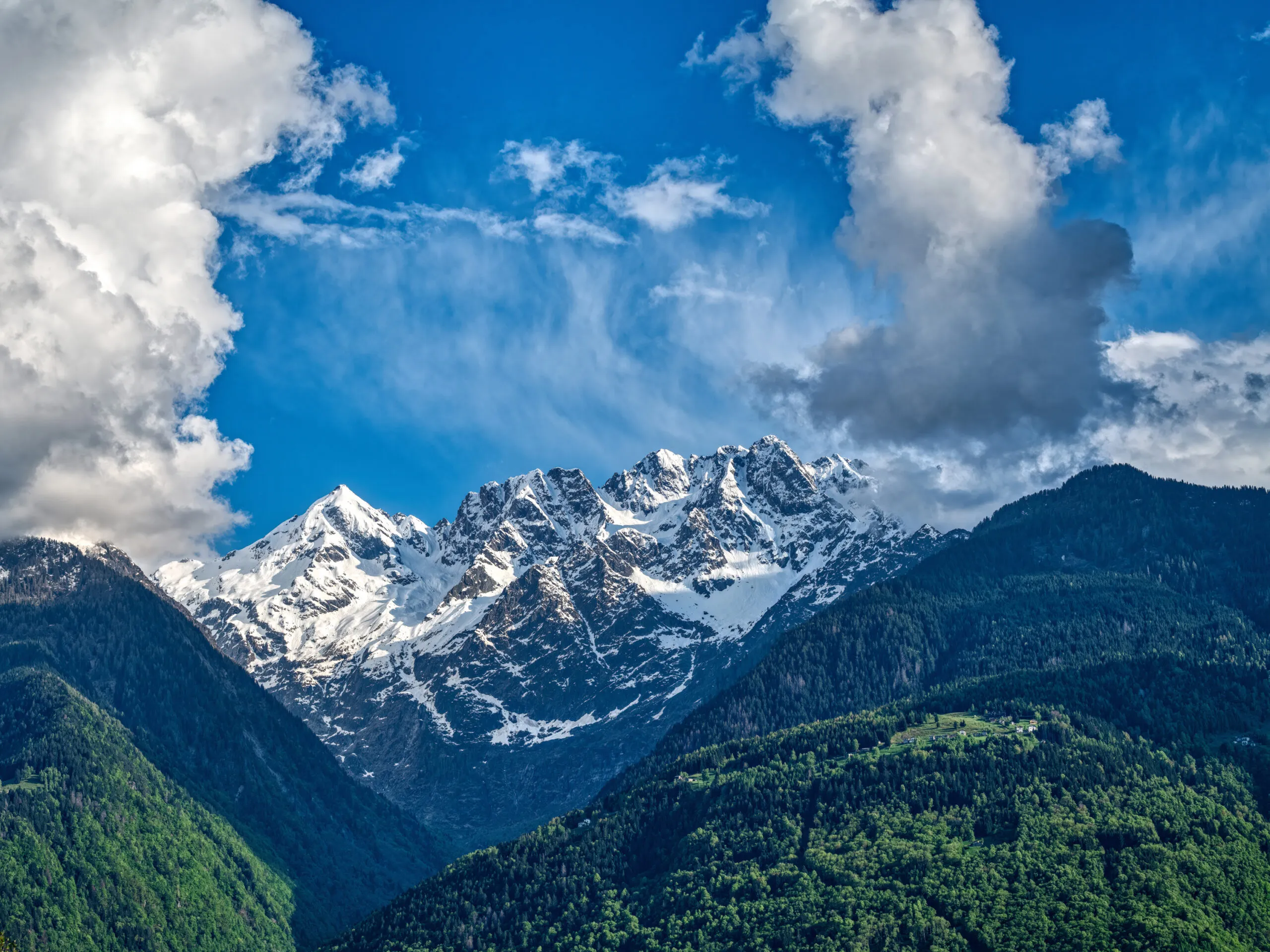 Vincenzo Martegani, VETTA 2 Pizzo del Diavolo della Malgina visto da Teglio, Nikon D85 con Nikon AF-S70/200 f4.0 - stampa su alluminio dbond